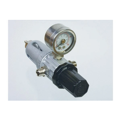SPARMAX Trykregulator m/ manometer 1/8" x 1/8